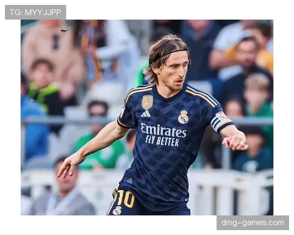 莫德里奇最新动态：媒体报道聚焦其续约与未来去向